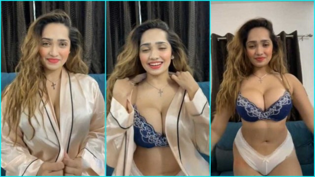 Aditi Mistry Showing Her Milk In Sexy Blue Bra Hot Live