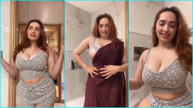 Hot Insta Model Aditi Mistry Trying Saree With Deep Cleavage Show App Live
